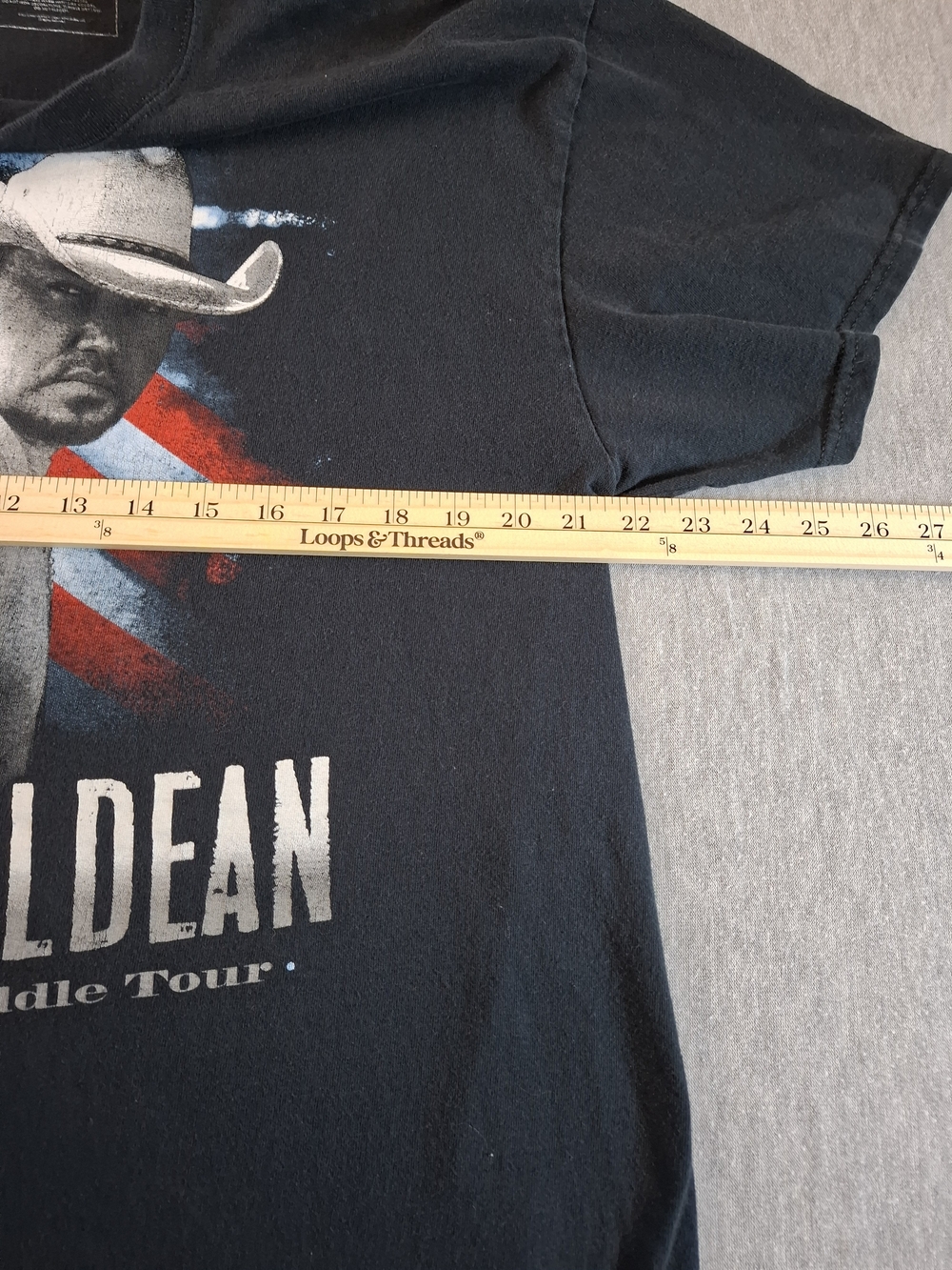 Jason Aldean Women Size XL Tour T‑Shirt - Back in the Saddle - Picture 6 of 8